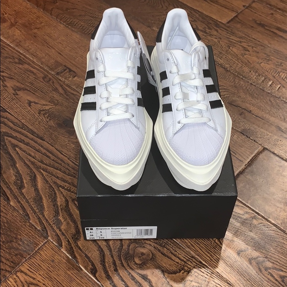 BEYONCÉ ADIDAS SNEAKERS